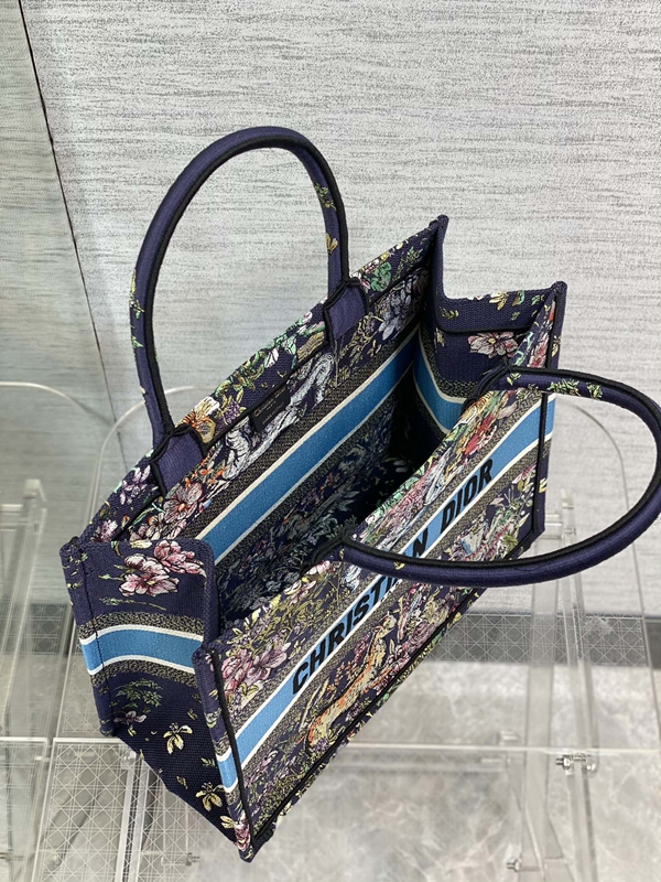 ディオールバッグ着用イメージ